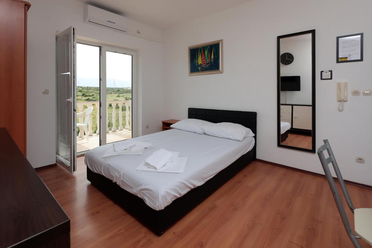 Apartments Peris Resort Novalja Ngoại thất bức ảnh